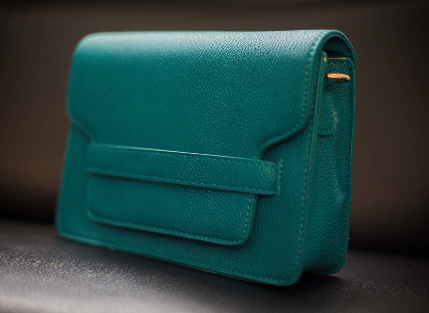 PU leather bag with front closure Green